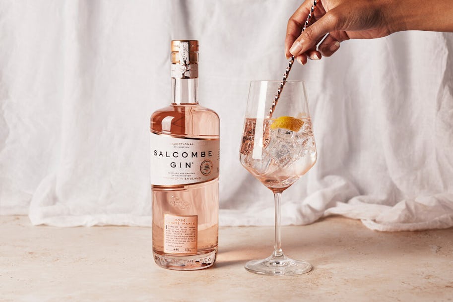 https://cdn.squaremeal.co.uk/article/9871/images/best-pink-gin-brands-to-try-salcombe-gin-rose-sainte-marie-gin-cover-option_27012021092201.jpg?w=913&auto=format%2Ccompress