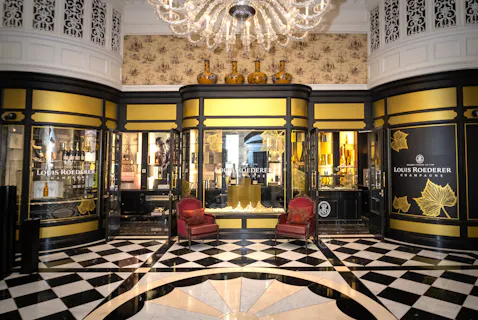 The Savoy celebrates restart of indoor dining in the West End with the Louis Roederer pop-up