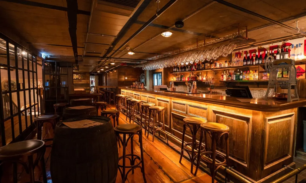 alberts schloss bar