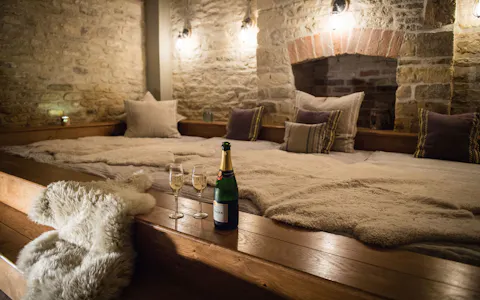 Kings Head Hotel, Cirencester, Gloucestershire: beds, food and activities fit for kings