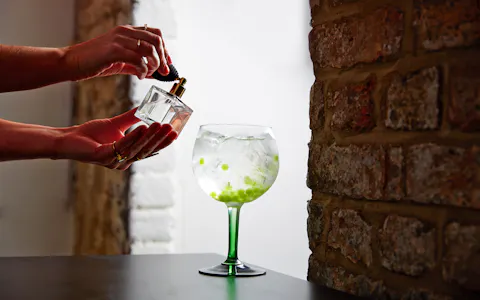 The finishing touches to your Christmas party: Smith & Sinclair will sort you out