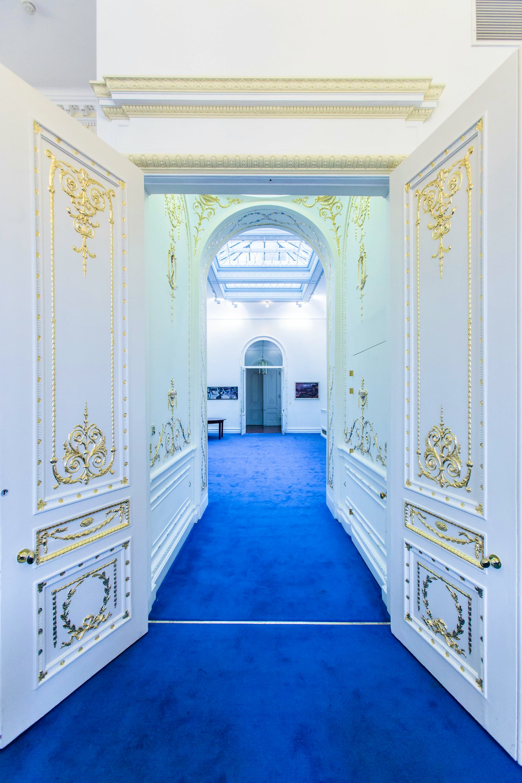 Carlton House Terrace - blue hallway