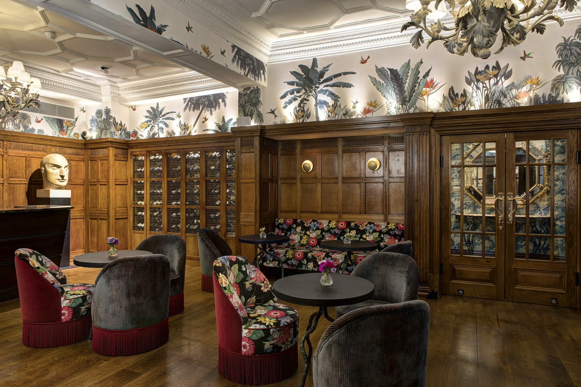 Heinz Beck Brown's Hotel london mayfair hotels restaurants fine dining italian michelin star tables arty designer interiors