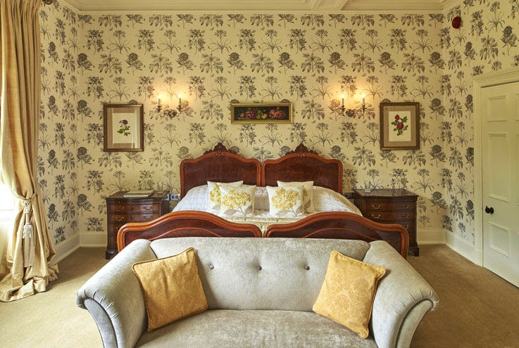 UK restaurant hotel bed and breakfast luxury travel Squaremeal lifestyle magazine