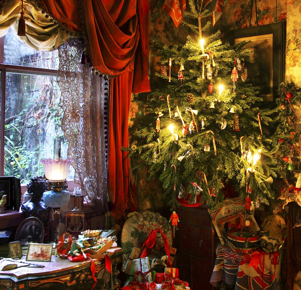 Have an 18th century-themed Christmas party at Town Hall Hotel