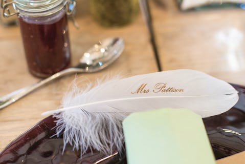 10 moneysaving tips for your wedding table decorations