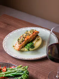 Dhöm Bistro