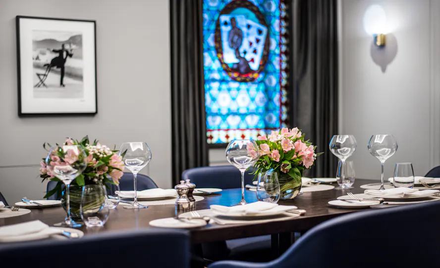 27 Restaurant & Bar
