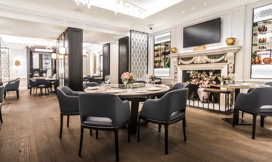 27 Restaurant & Bar