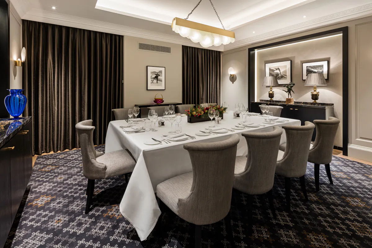 27 Restaurant & Bar
