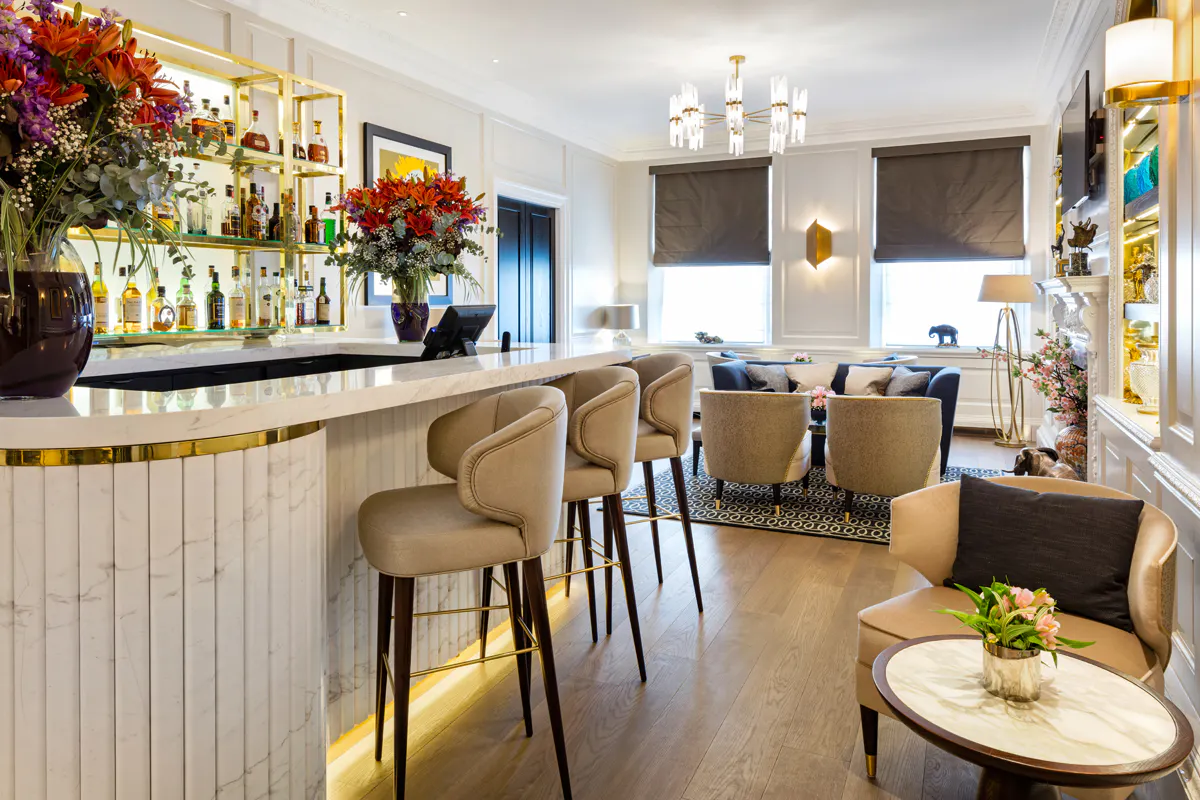 27 Restaurant & Bar