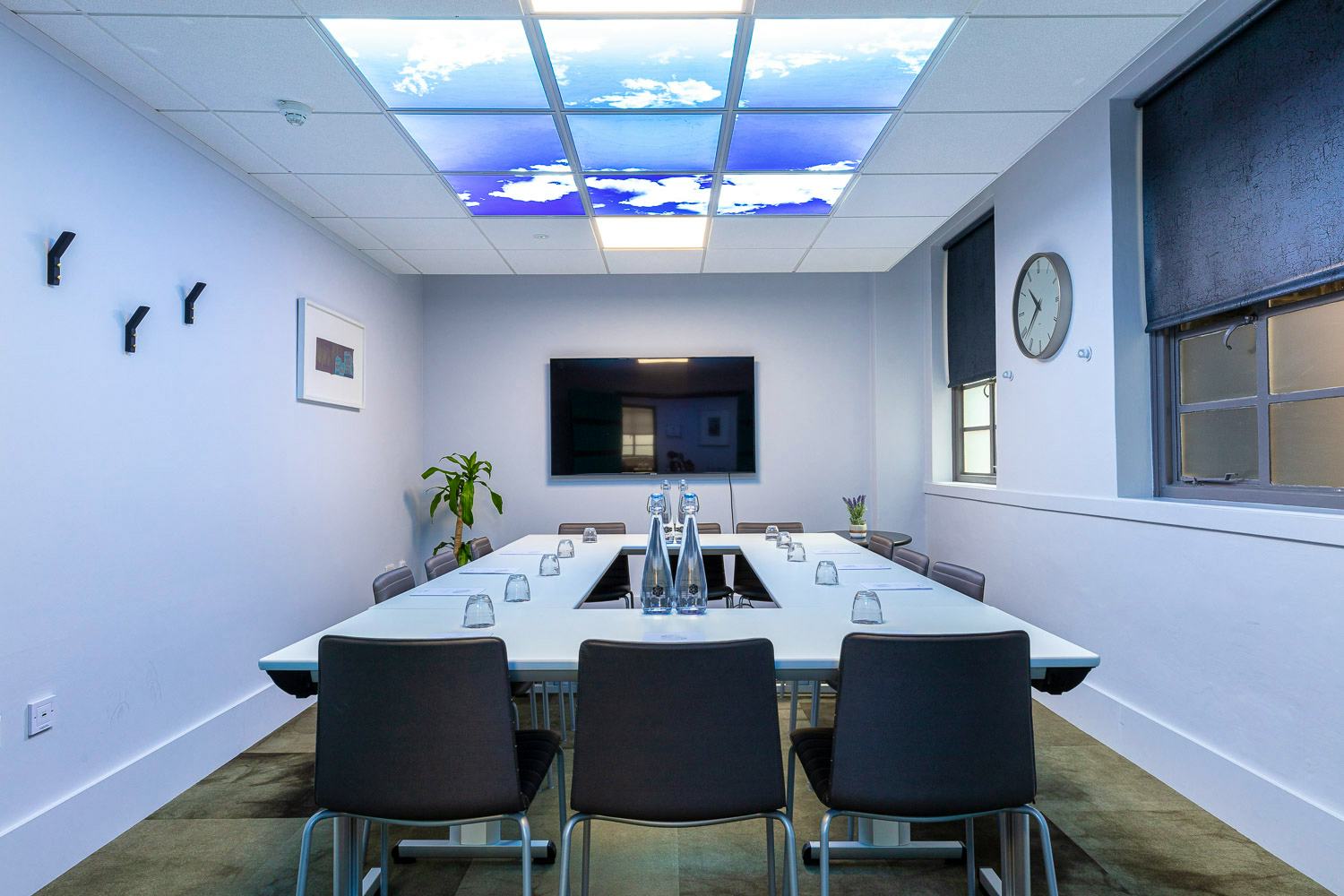 Inspiring Picture of Cool Conference Room Ideas : Inspiring Conference Room  With Grey Rec… | Conference room design, Meeting room design, Meeting room  design office