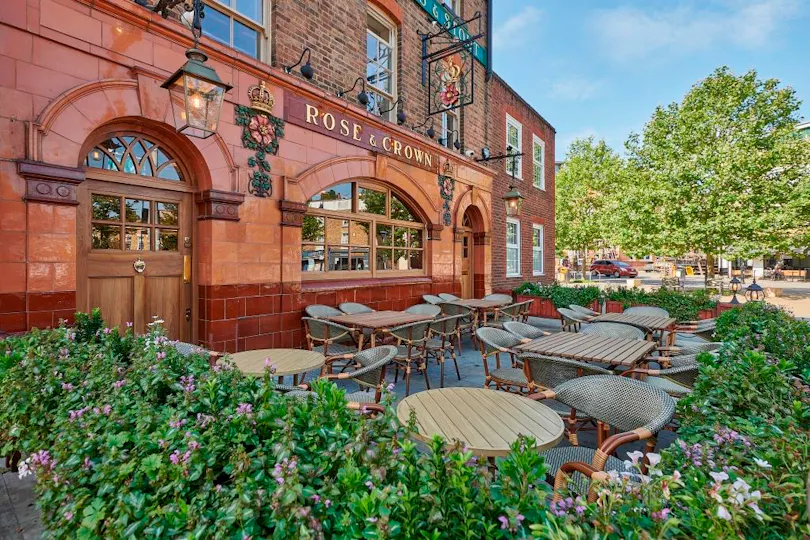 The Rose & Crown Clapham Old Town