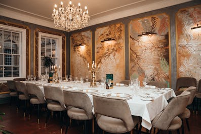 Square Grill Restaurant & Piano Bar