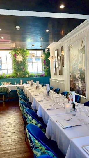 Square Grill Restaurant & Piano Bar