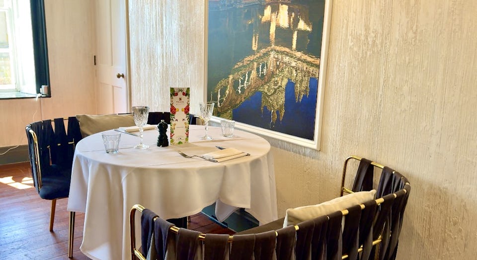 Square Grill Restaurant & Piano Bar