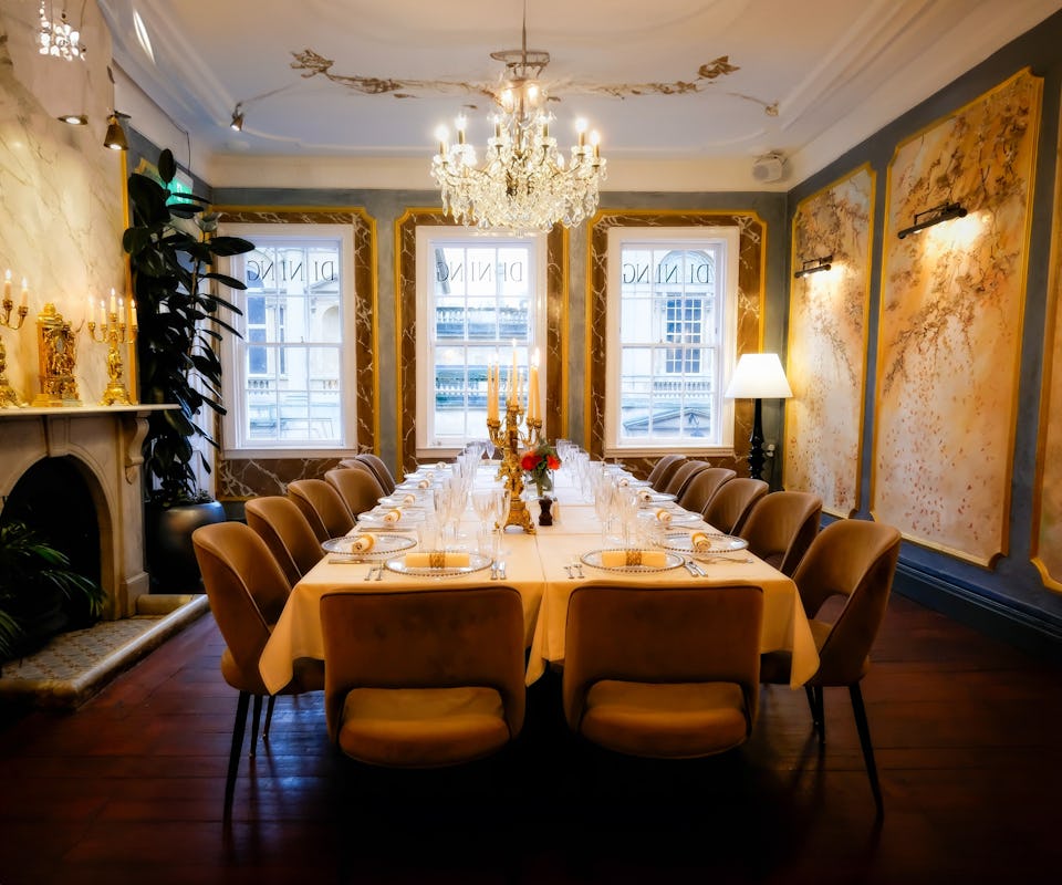 Square Grill Restaurant & Piano Bar