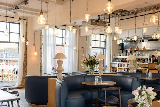 Restaurant & Bar