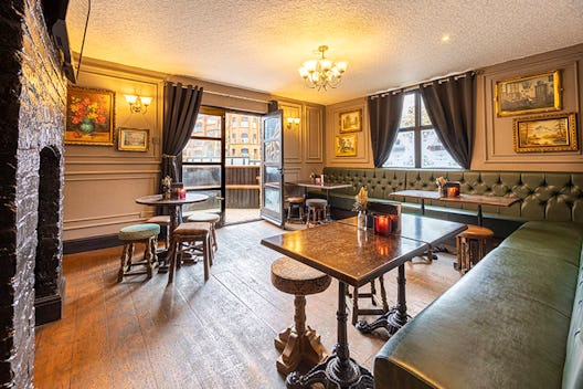 Victorian Drinking Parlour