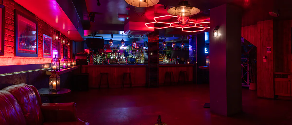 Louies Bar 