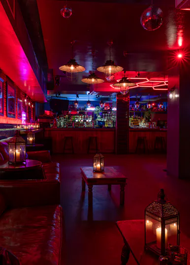 Louies Bar 