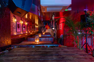 Louies Bar 