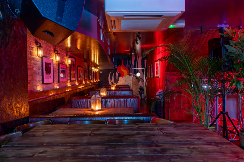 Louies Bar 