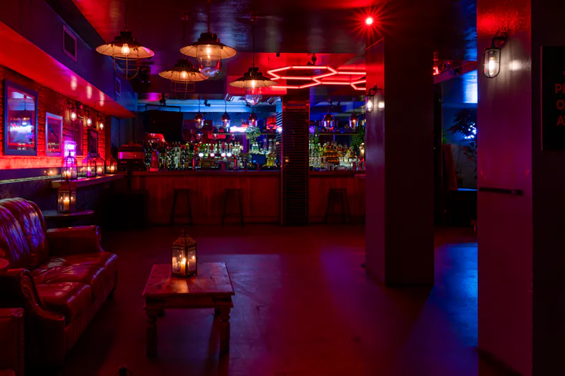 Louies Bar 