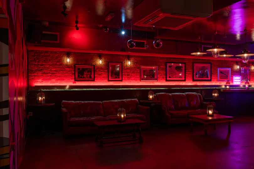 Louies Bar 