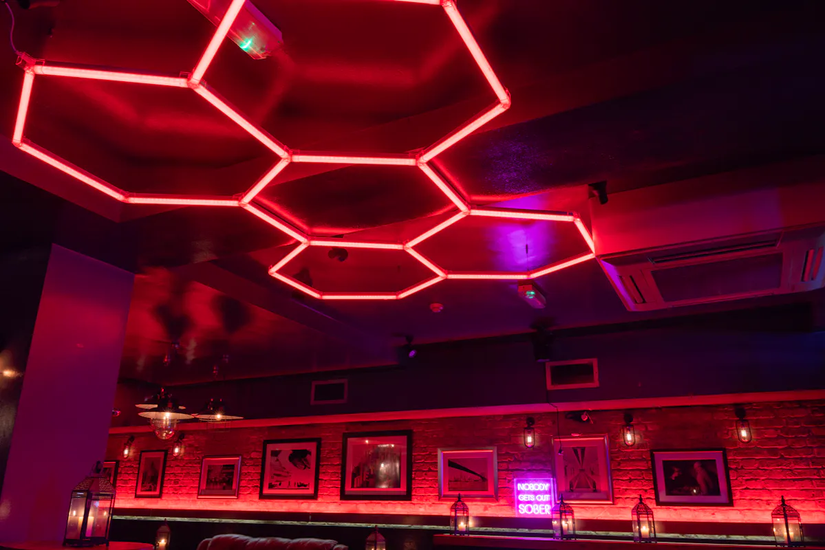 Louies Bar 