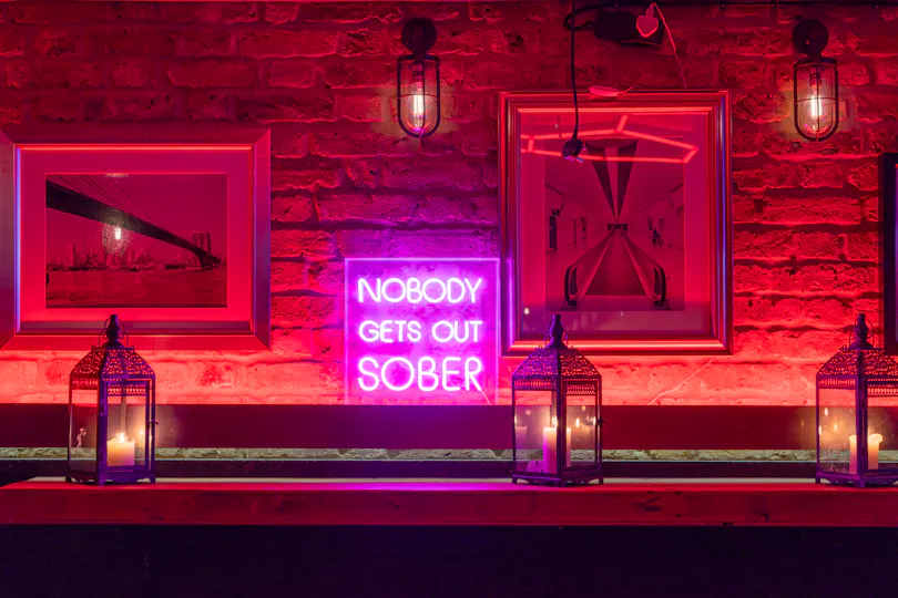 Louies Bar 