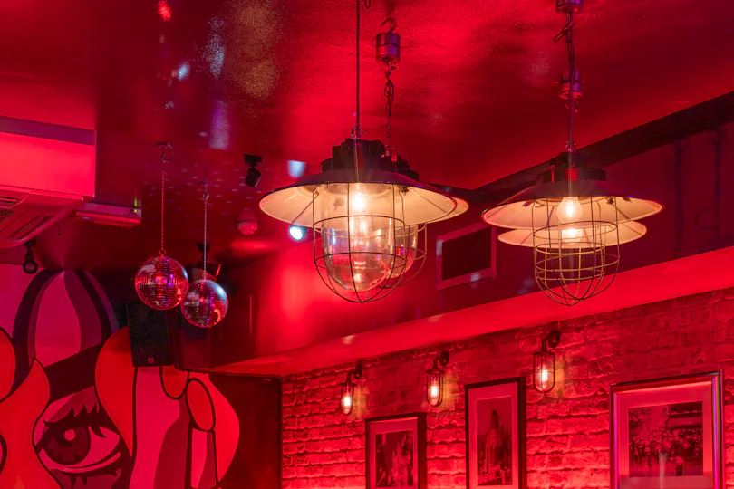 Louies Bar 