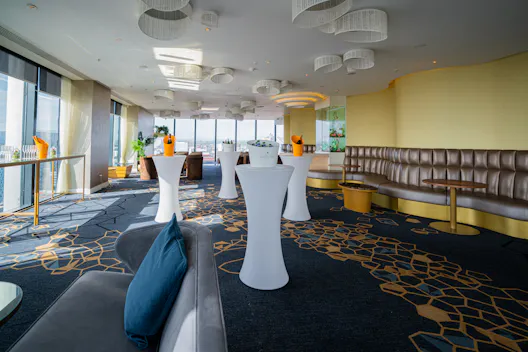 Iris Lounge
