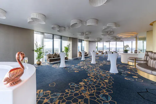Iris Lounge
