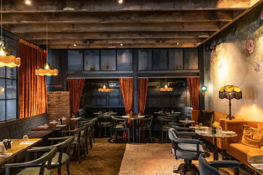 Full Lounge