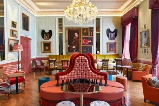 House Lounge & Bar