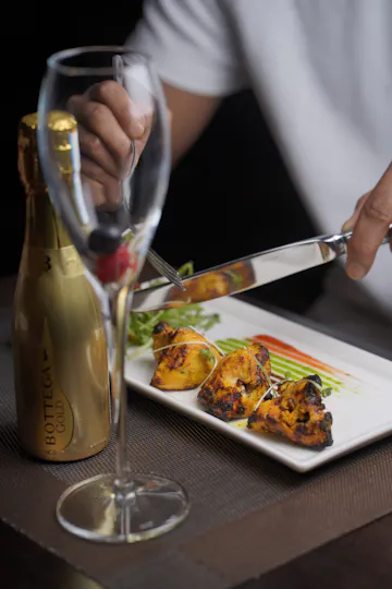 Radhuni Lounge Restaurant 