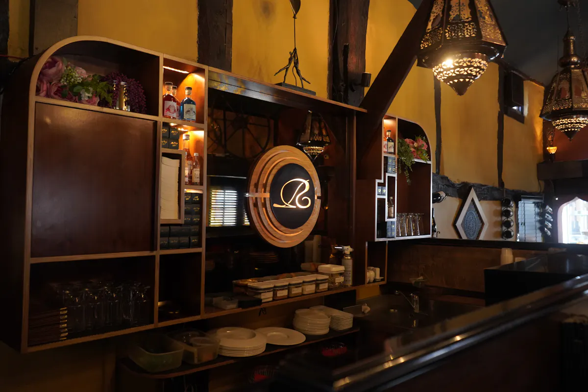 Radhuni Lounge Restaurant 