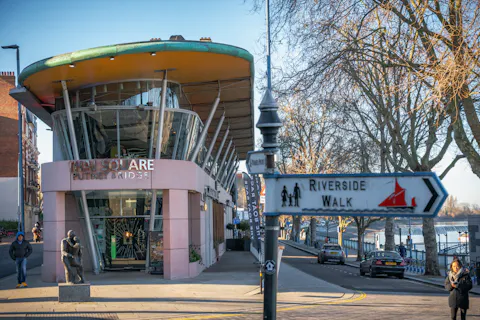 Boat Race Day: Oxford vs. Cambridge University