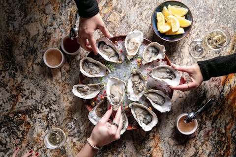 £1 Oyster Happy Hour, Live Music & 2 for 1 Cocktails!