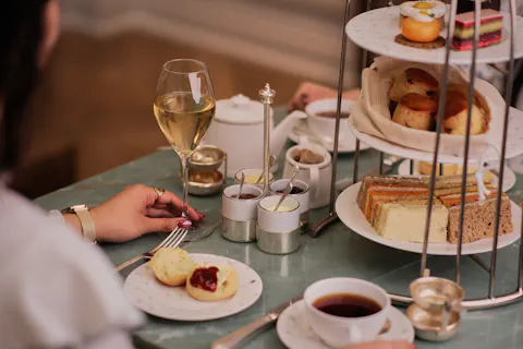 Thursday Exclusive: Afternoon Tea with English Sparkle