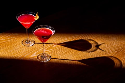 £1 Oyster Happy Hour & 2 for 1 Cocktails!