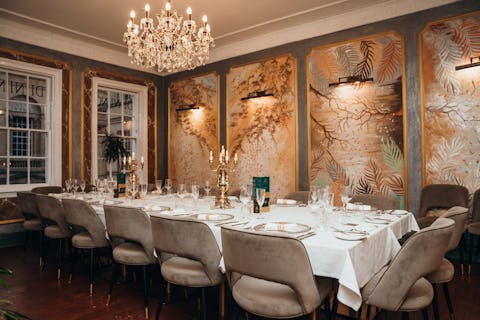 Square Grill Restaurant & Piano Bar