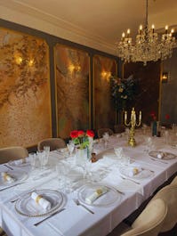 Square Grill Restaurant & Piano Bar