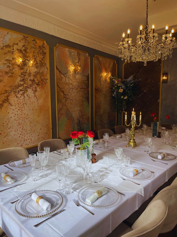 Square Grill Restaurant & Piano Bar