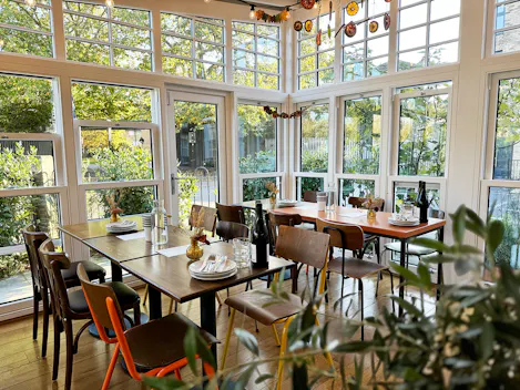 Weekend Conservatory (Day) 