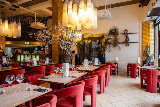 Whole restaurant