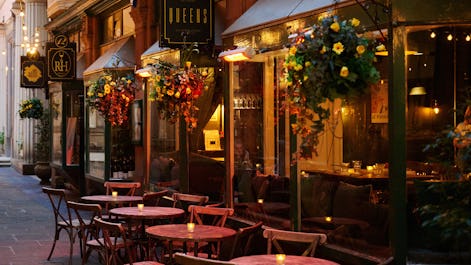 Queens Wine Bar & Bistro