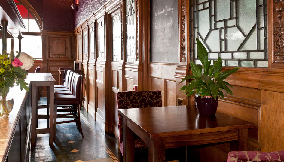 Jamies Ludgate Hill