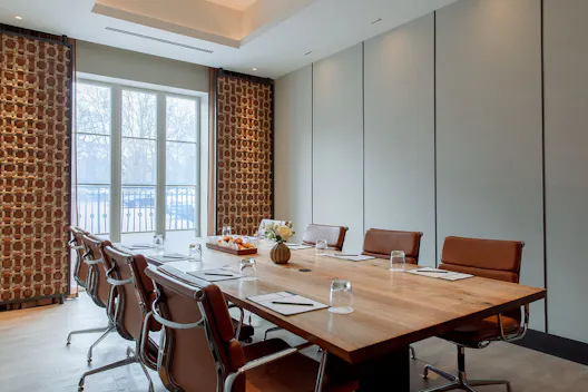 Small meeting rooms 